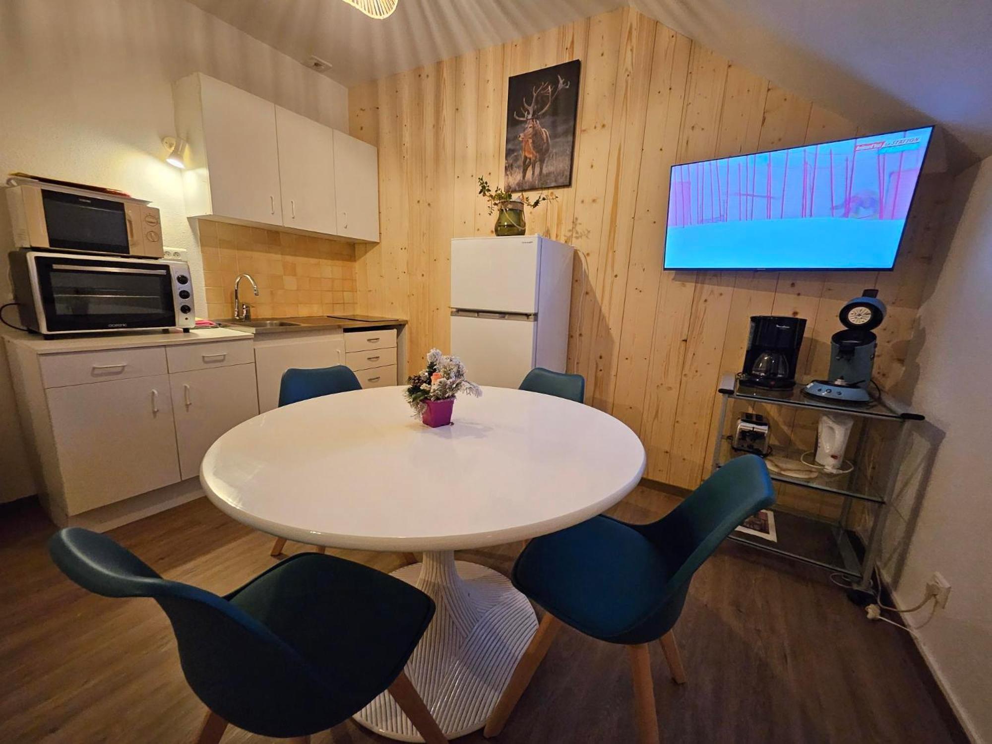 Gite Eglantine 2 A 6 Personnes Avec Spa Et Salle De Jeux Dans La Residence Ventron Bagian luar foto