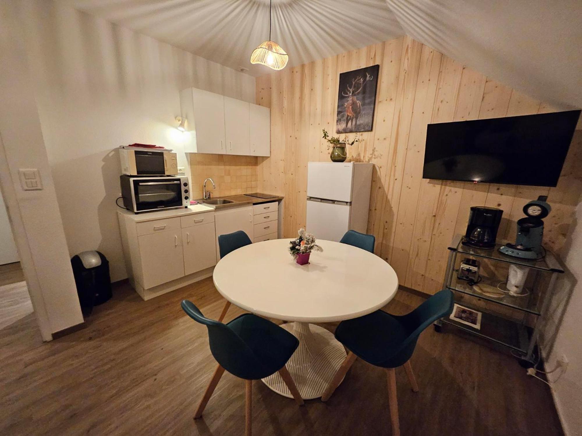 Gite Eglantine 2 A 6 Personnes Avec Spa Et Salle De Jeux Dans La Residence Ventron Bagian luar foto